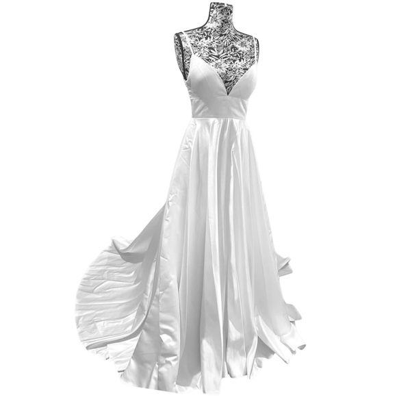 Dresses & Skirts - White satin wedding dress pockets in skirt Women’s Size 6 New in original bag